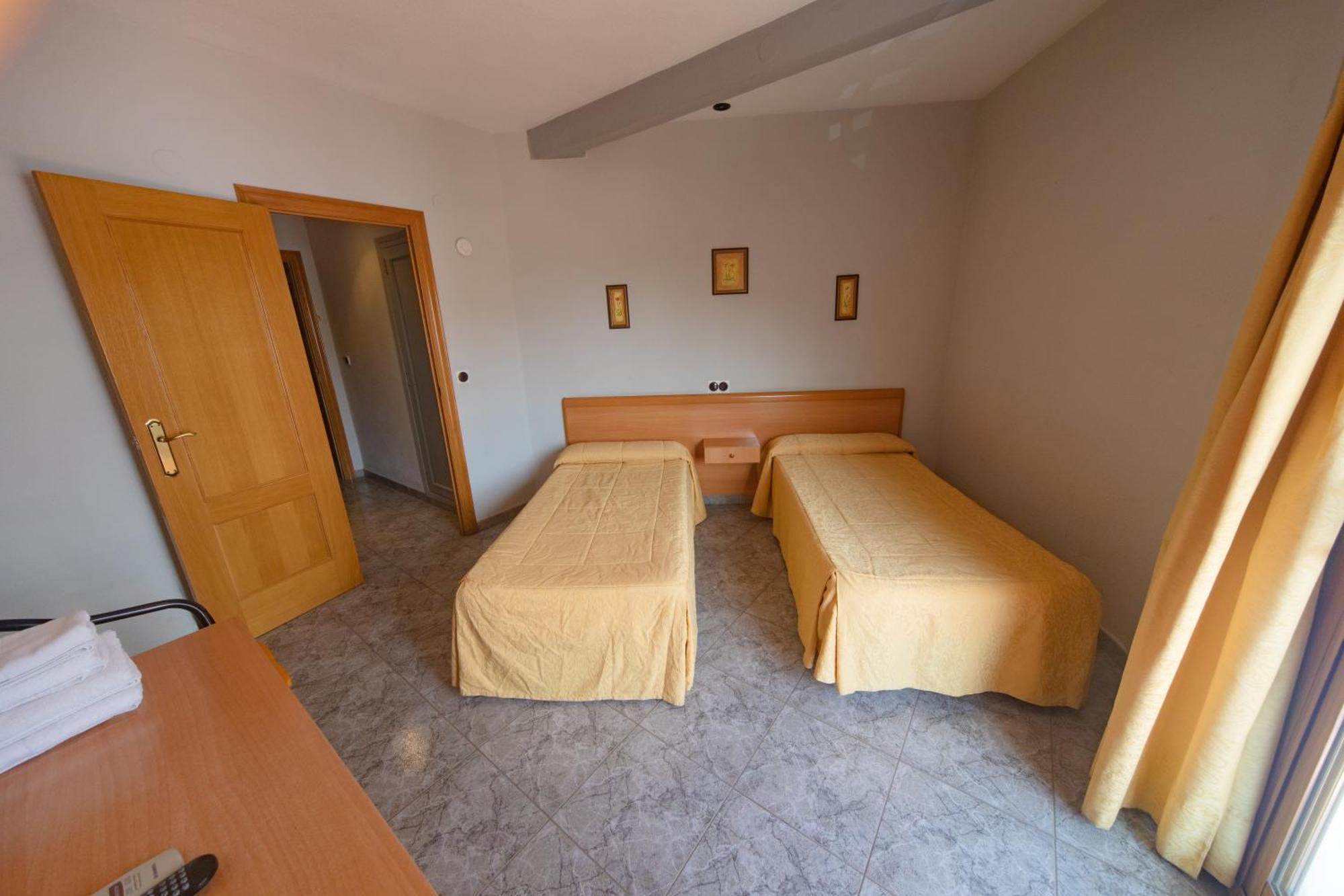 Hostal Virginia Фаварета Экстерьер фото