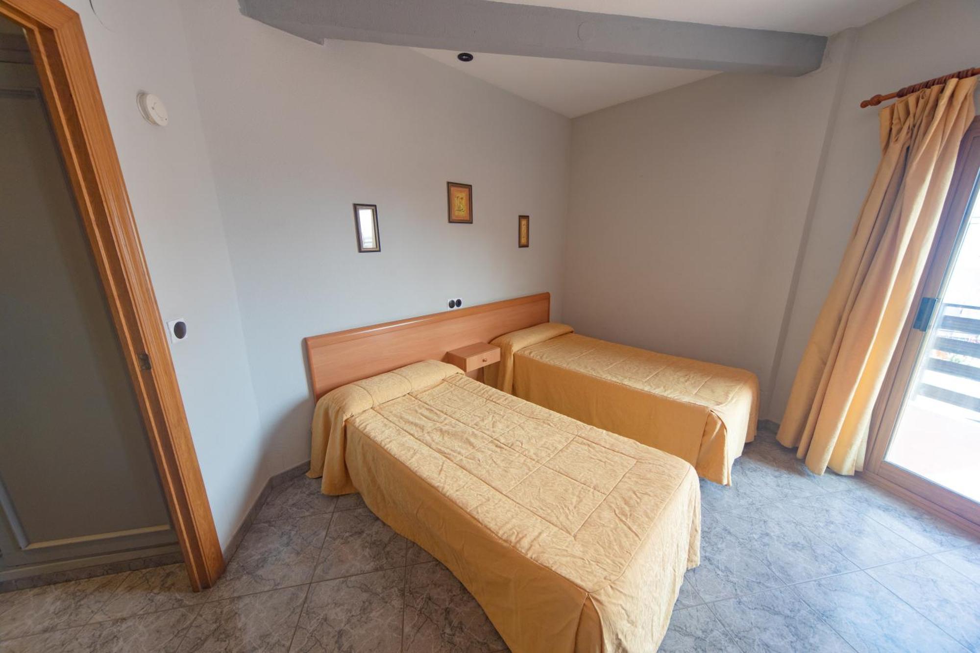 Hostal Virginia Фаварета Экстерьер фото