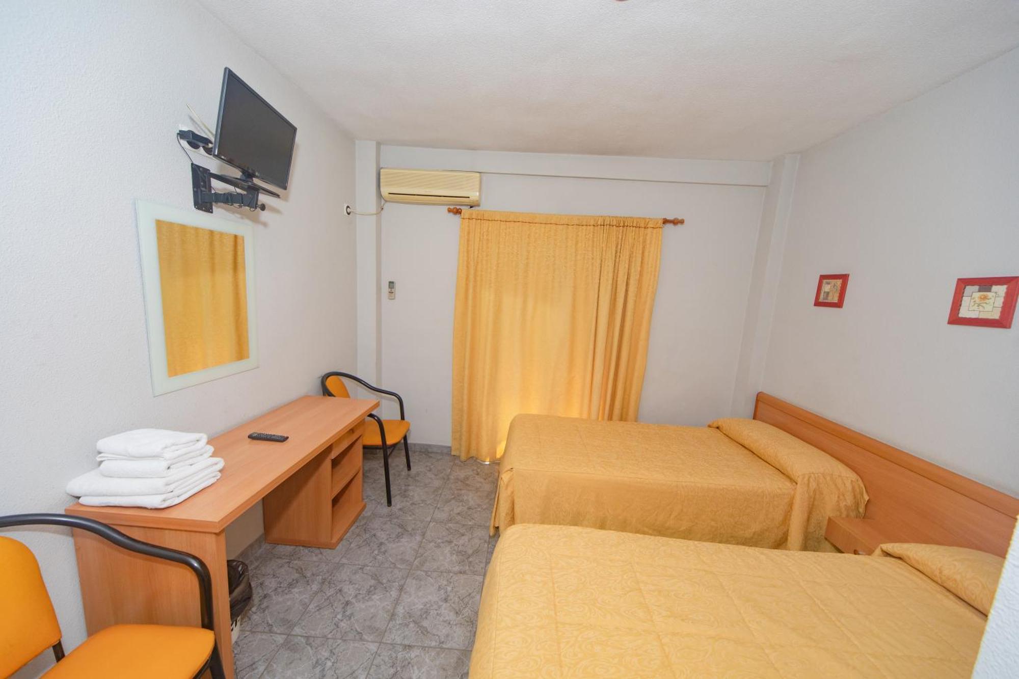 Hostal Virginia Фаварета Экстерьер фото