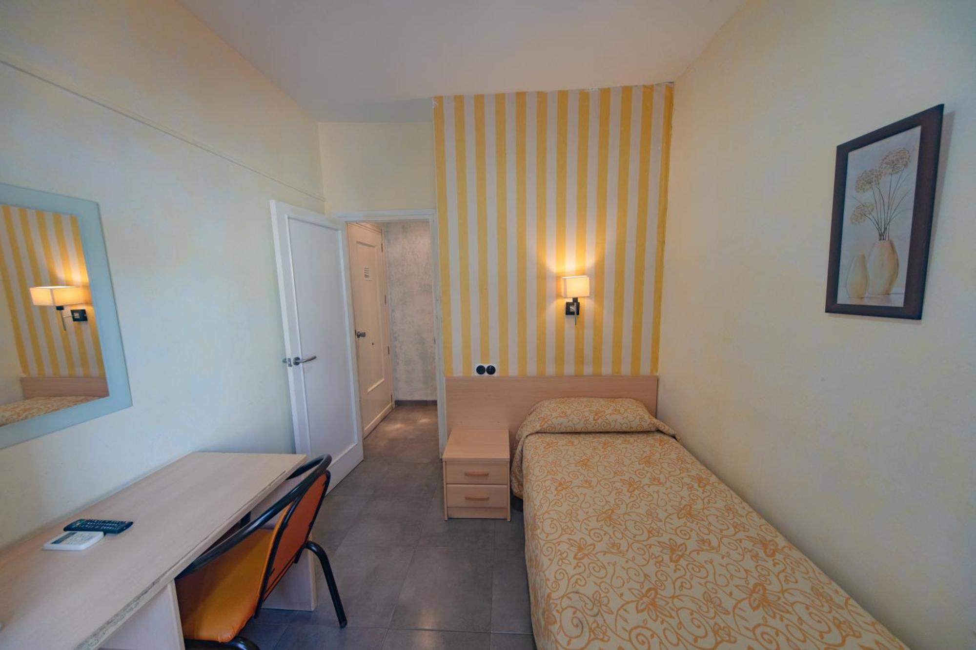 Hostal Virginia Фаварета Экстерьер фото