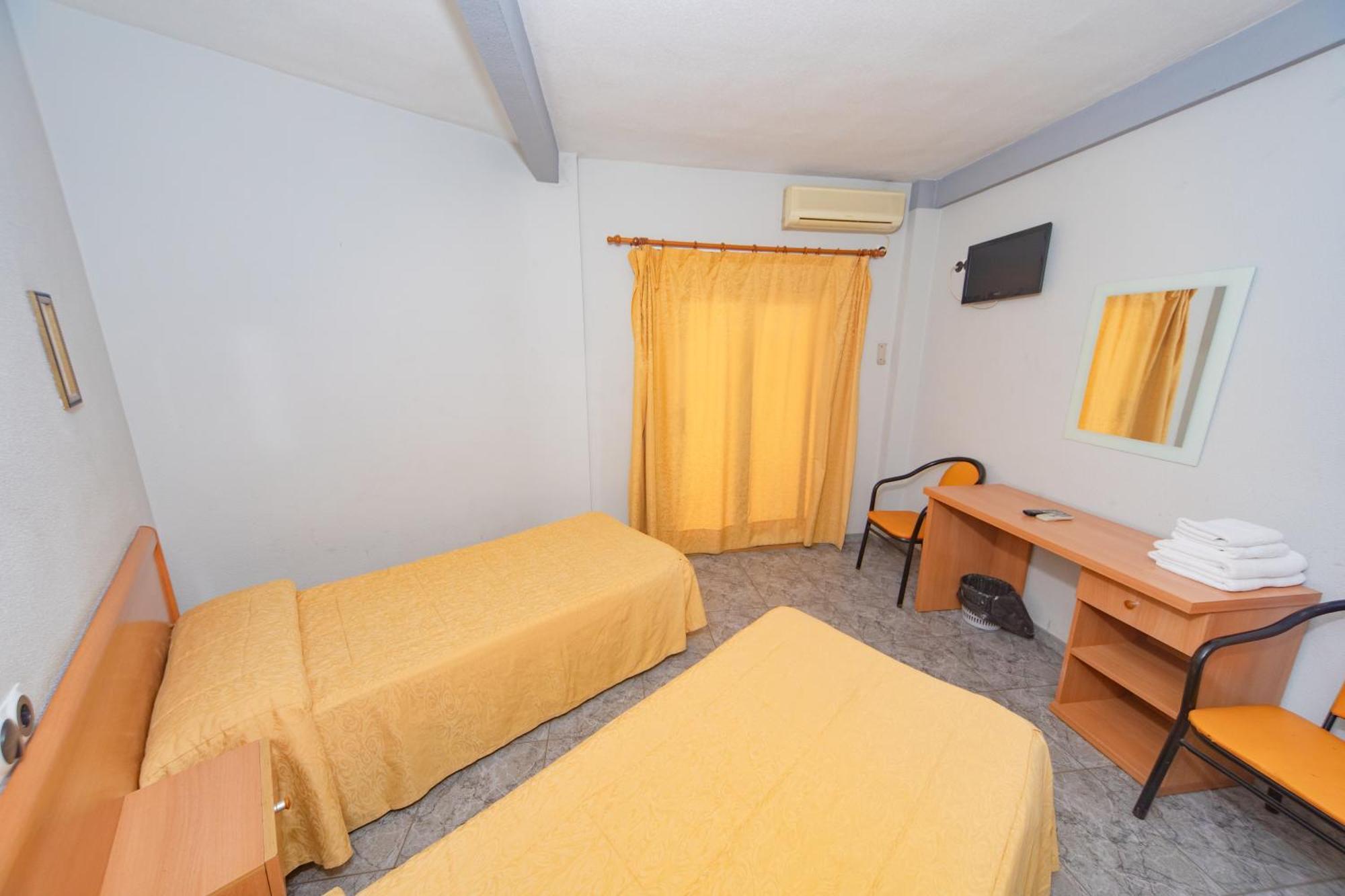 Hostal Virginia Фаварета Экстерьер фото