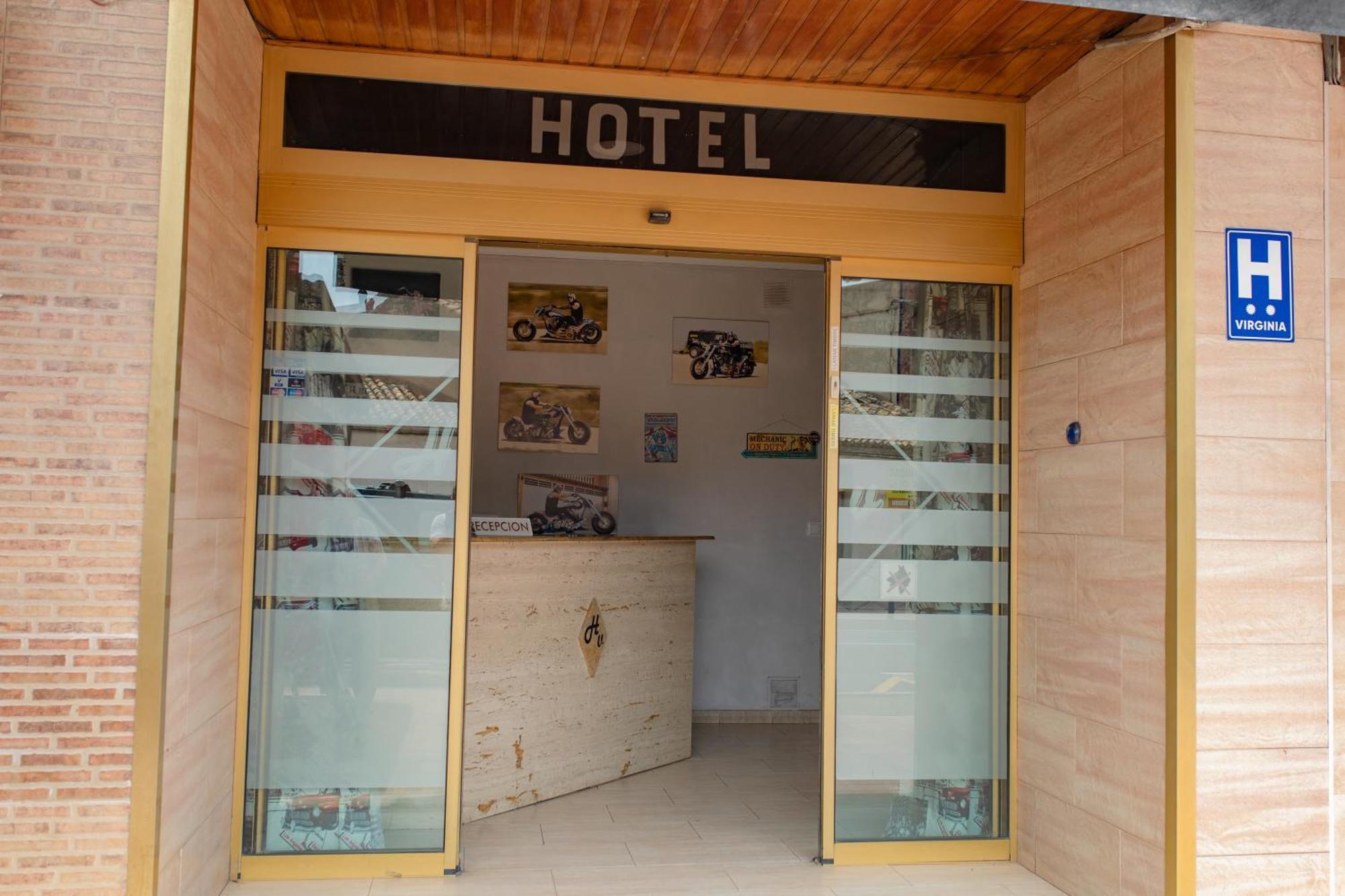 Hostal Virginia Фаварета Экстерьер фото